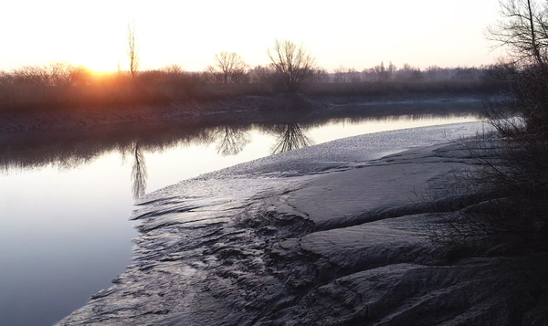 Lever du soleil magique au-dessus de la Durme
