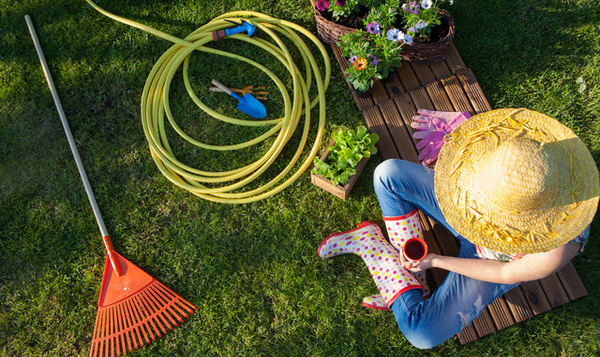 7 trucs et astuces à appliquer au jardin avant un départ en vacances